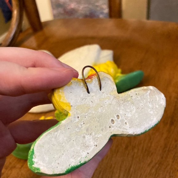 Vintage Swan and Lily Pad Chalkware Wall Decor - Picture 7 of 8